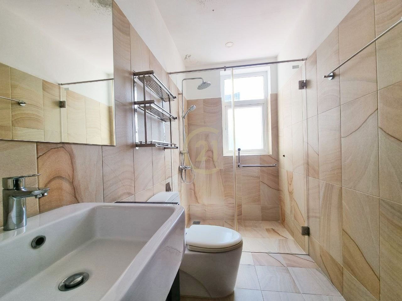 SPECIOUS THREE BEDROOM FOR RENT