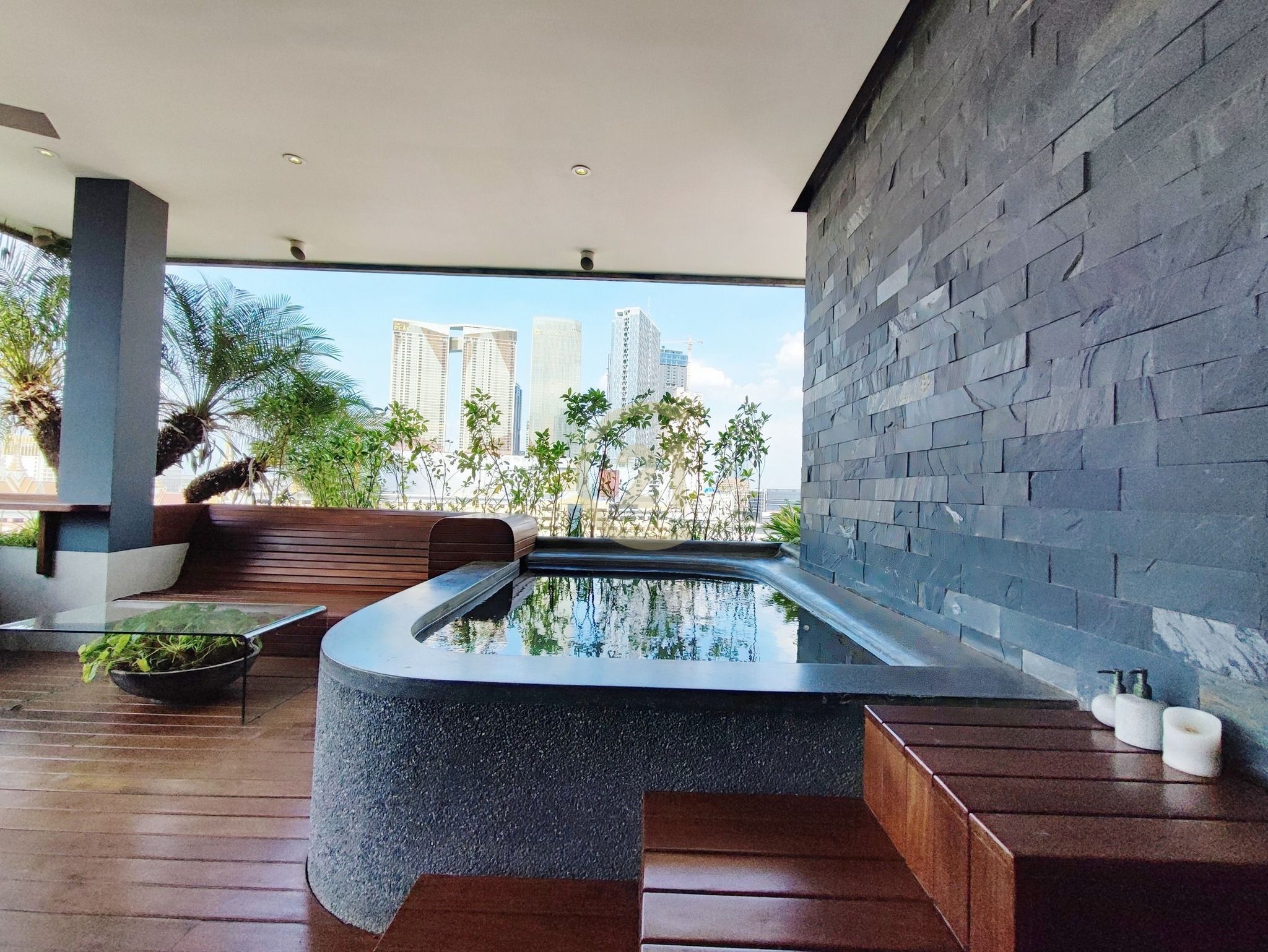 482227757_637028915733748_105379752875659236_n ELEGANT PENTHOUSE FOR RENT