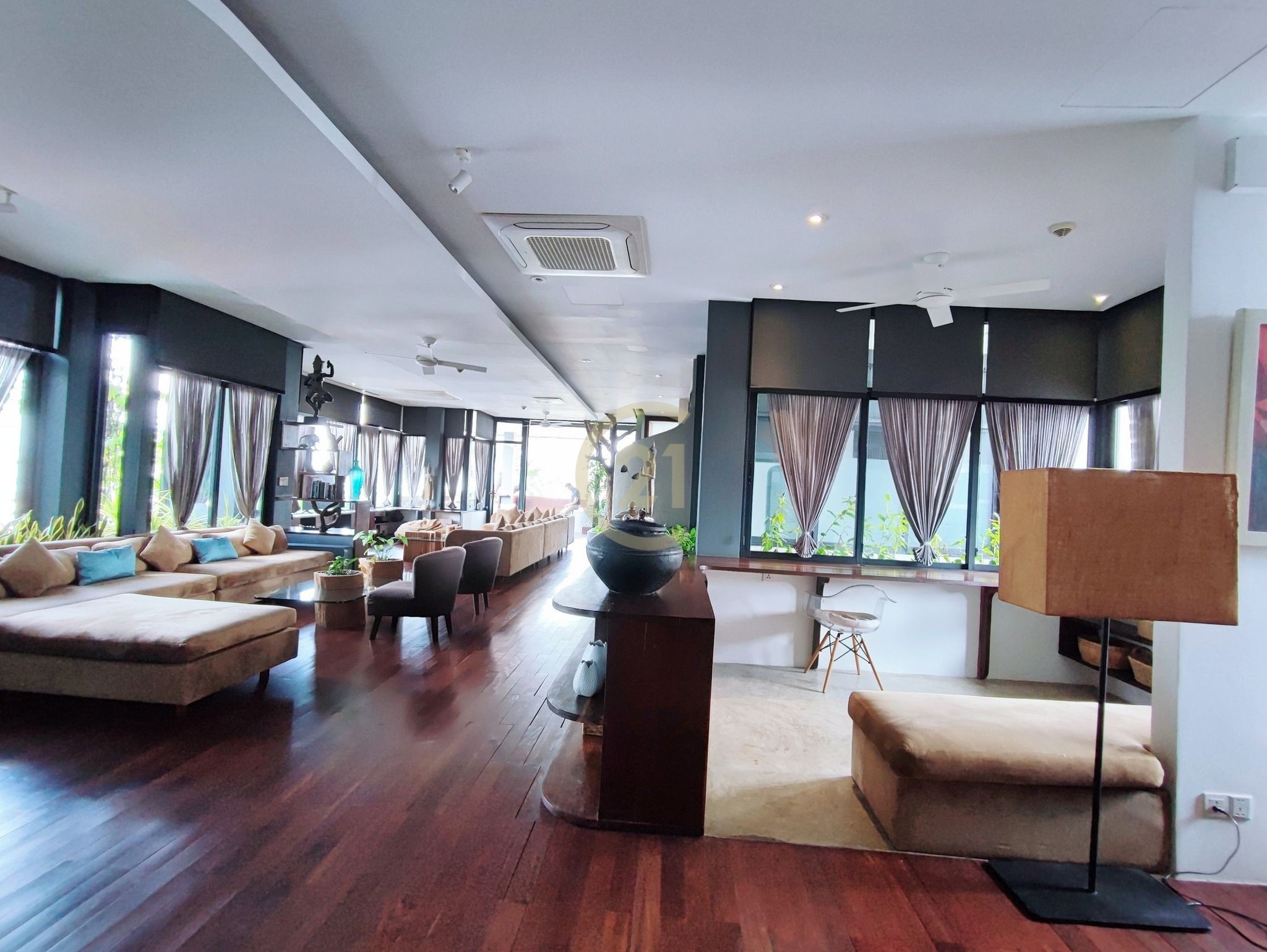 482975169_637028732400433_8512354657428989167_n ELEGANT PENTHOUSE FOR RENT