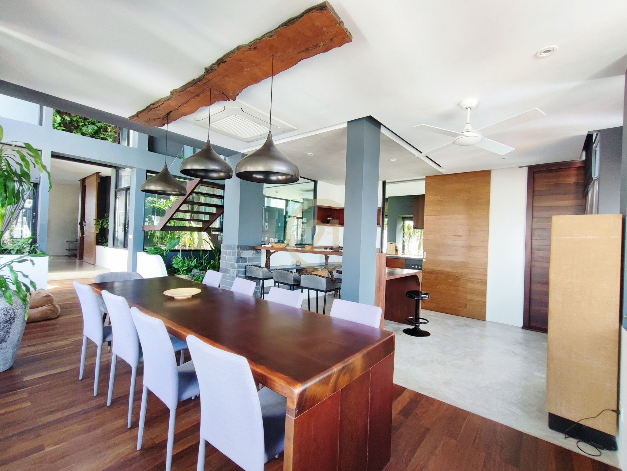 482984343_637029382400368_6869184321168175988_n ELEGANT PENTHOUSE FOR RENT