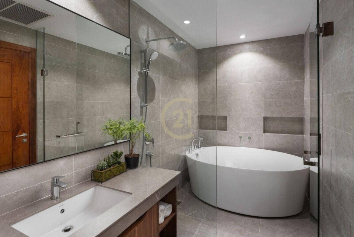 LUXURIOUS THREE BEDROOM FOR RENT