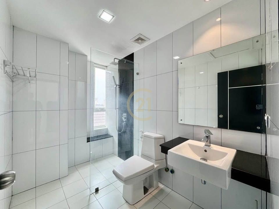 Luxury One Bedroom For Rent At BKK3