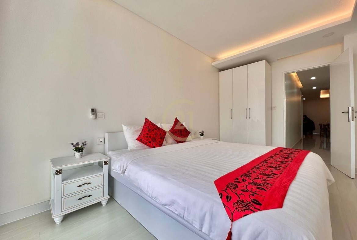 Luxury Three Bedroom For Rent At BKK1
