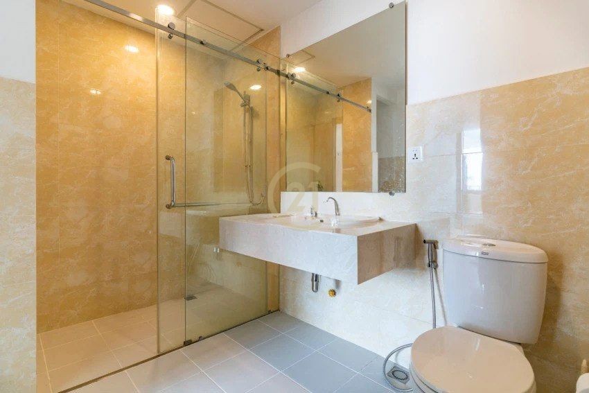 WESTERN THREE BEDROOM FOR RENT