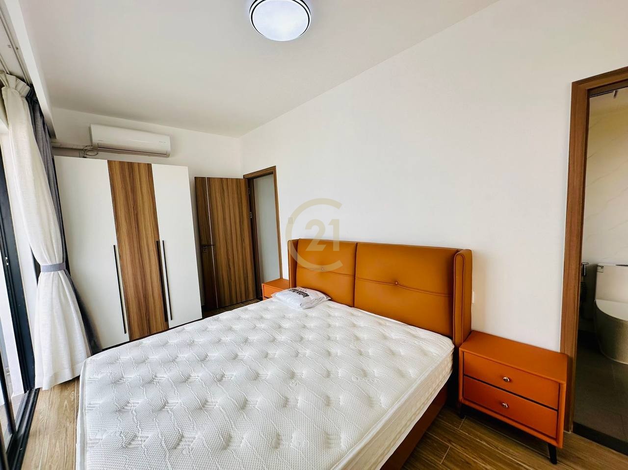 VINTAGE TWO BEDROOM FOR RENT