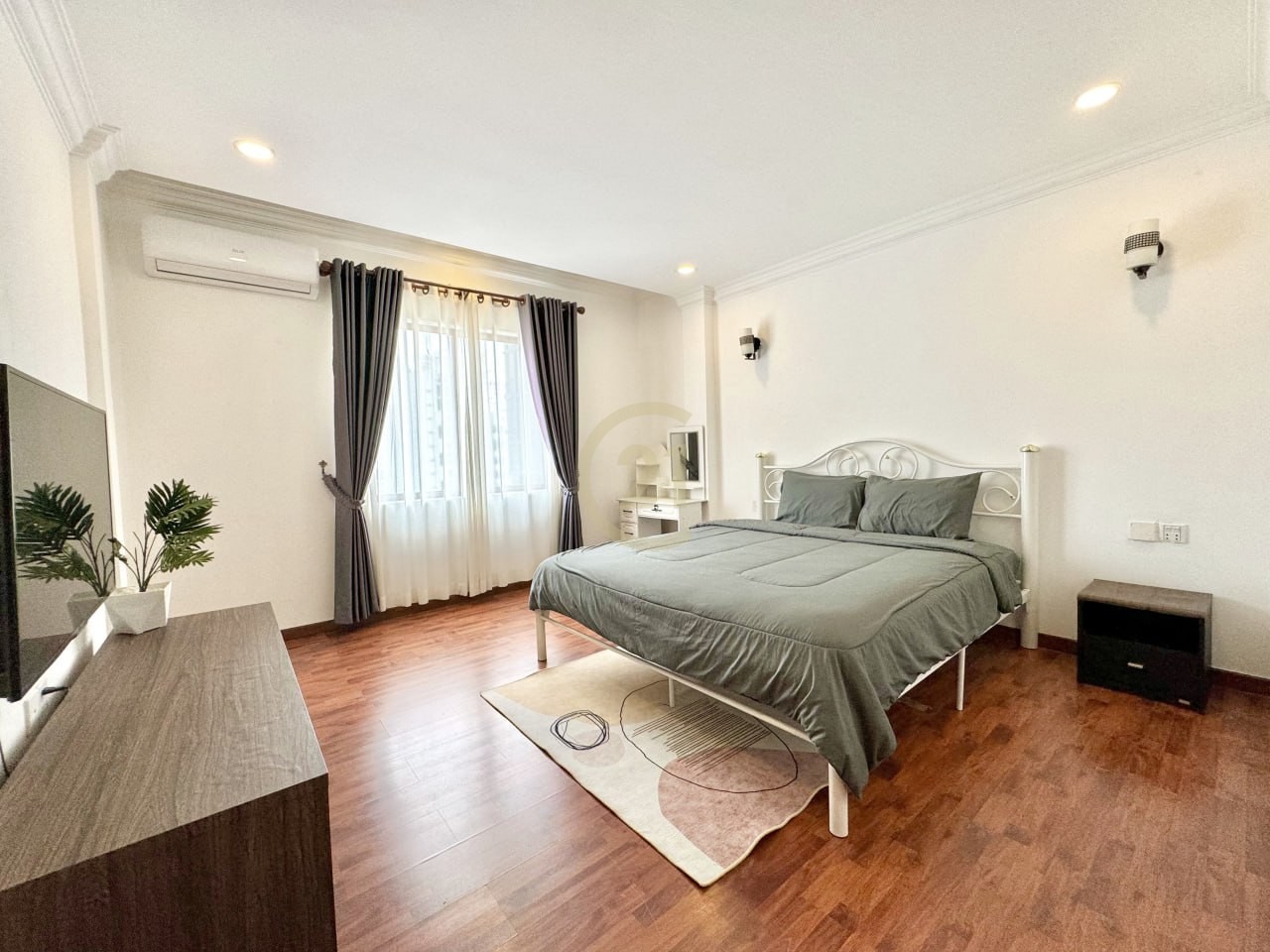 Western Three Bedroom for rent at BKK1