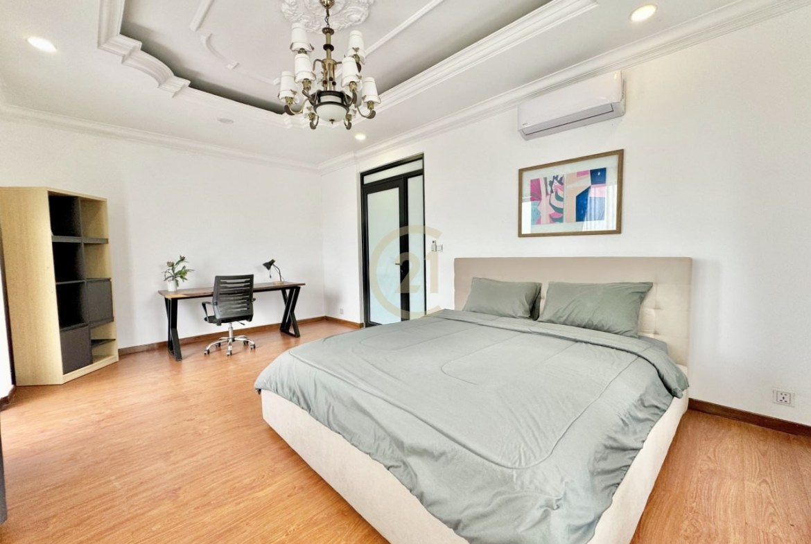 Western Three Bedroom for rent at BKK1