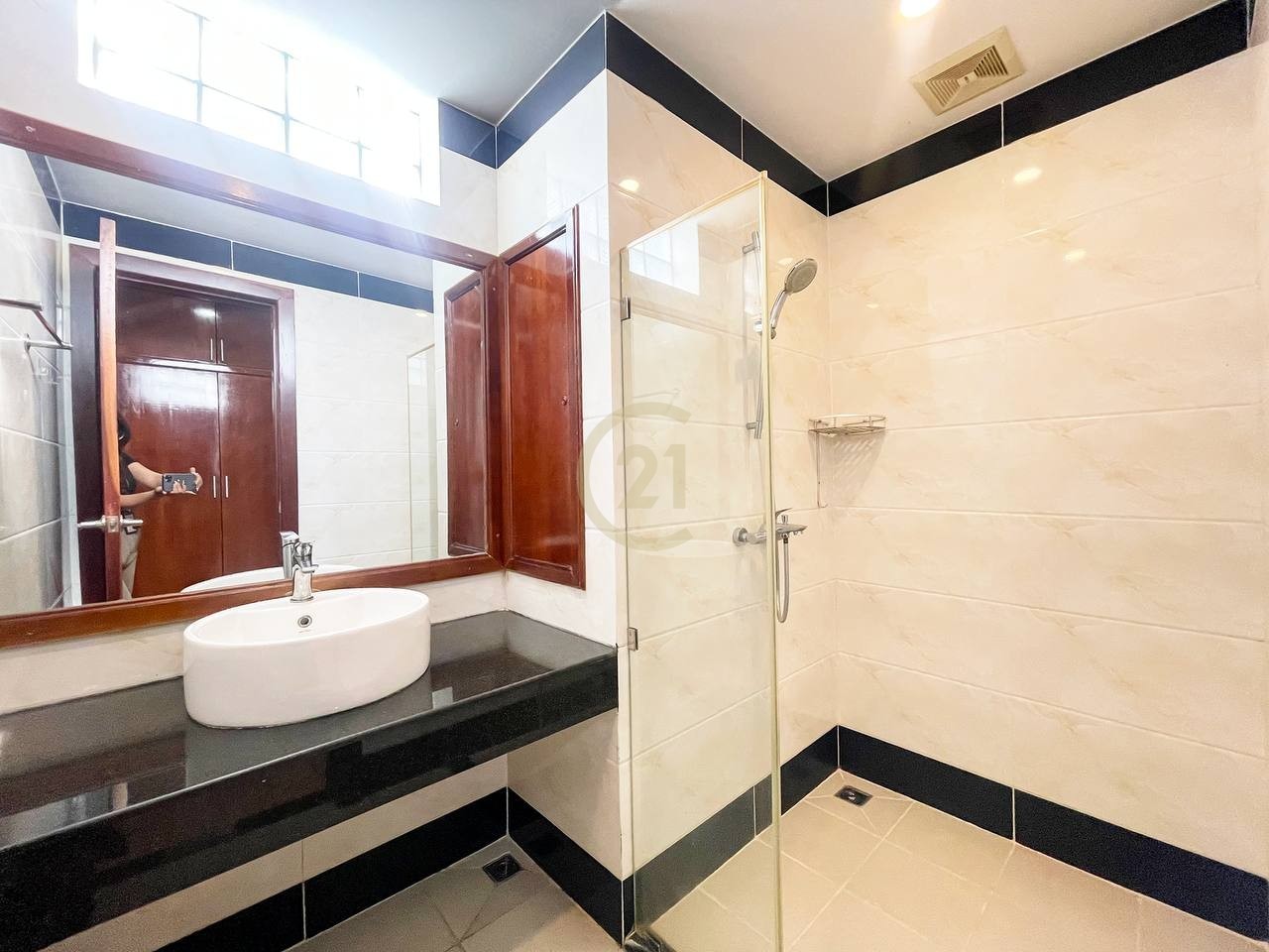 CLASSIC TWO BEDROOM FOR RENT