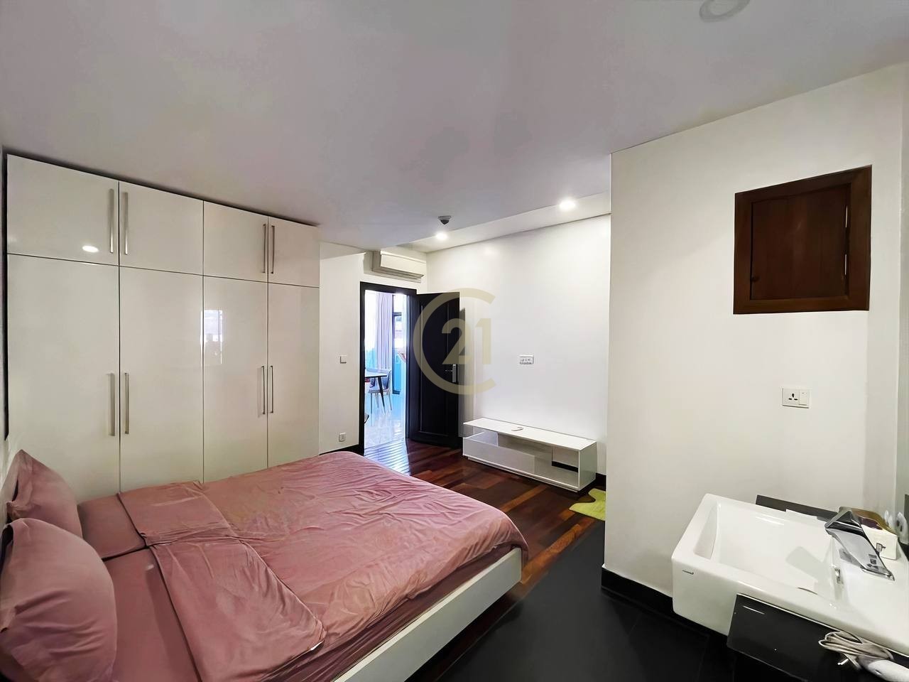 LUXURIOUS TWO BEDROOM FOR RENT