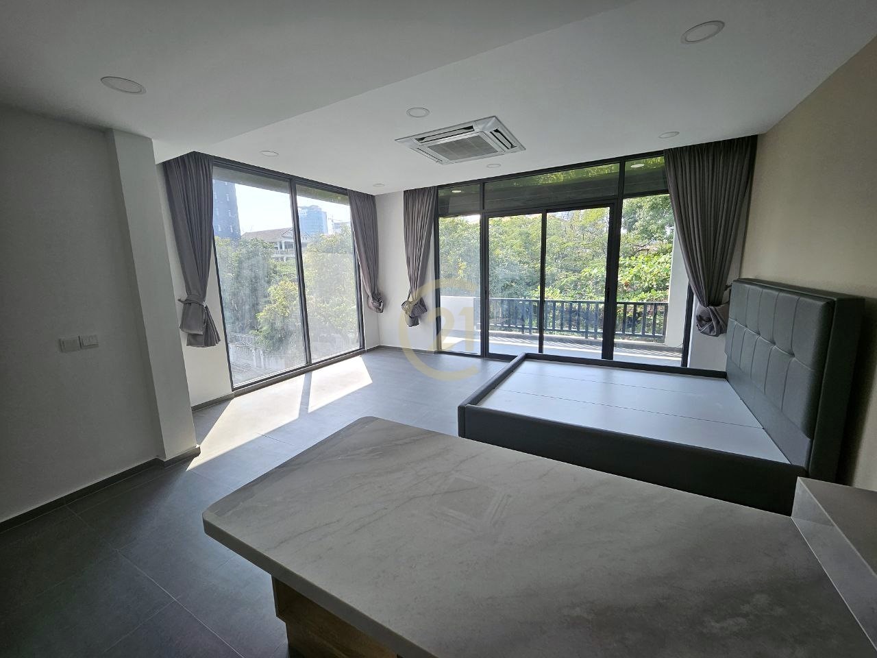 Western Big Studio Room For Rent At Tonle Bassac