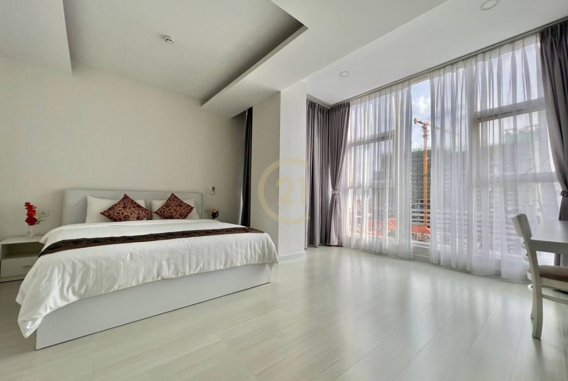 Luxury Three Bedroom For Rent At BKK1