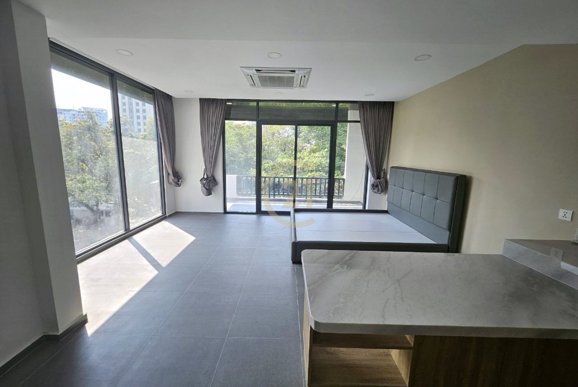 Western Big Studio Room For Rent At Tonle Bassac