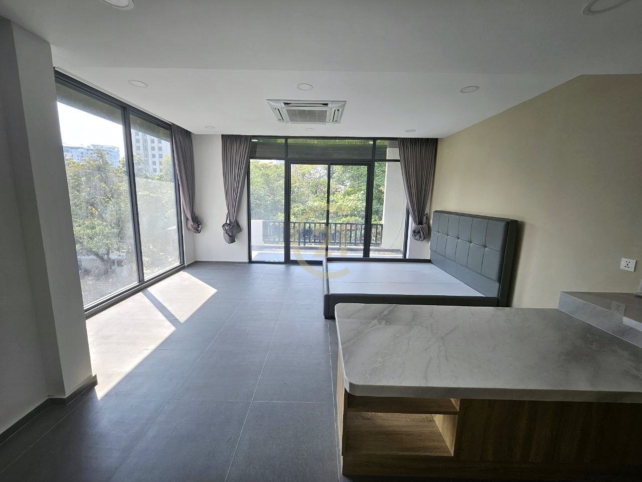 Western Big Studio Room For Rent At Tonle Bassac