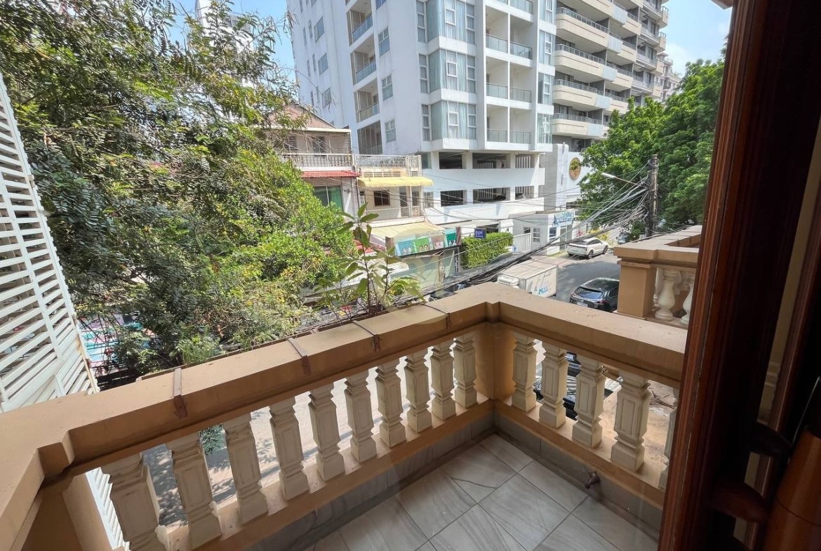 Cozy One Bedroom For Rent At BKK1