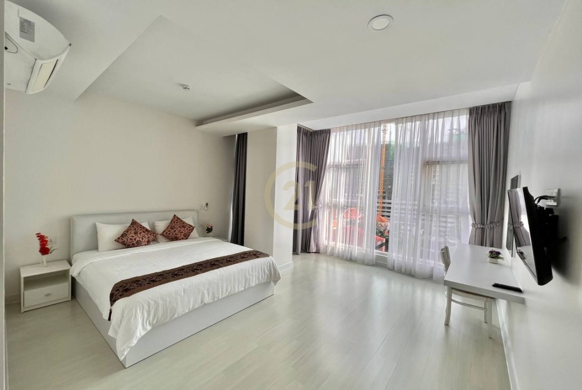 Luxury Three Bedroom For Rent At BKK1