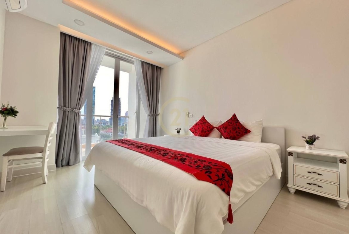 Luxury Three Bedroom For Rent At BKK1