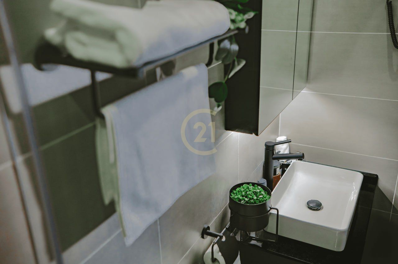 Spacious 2-BR Apartment for Rent in BKK1