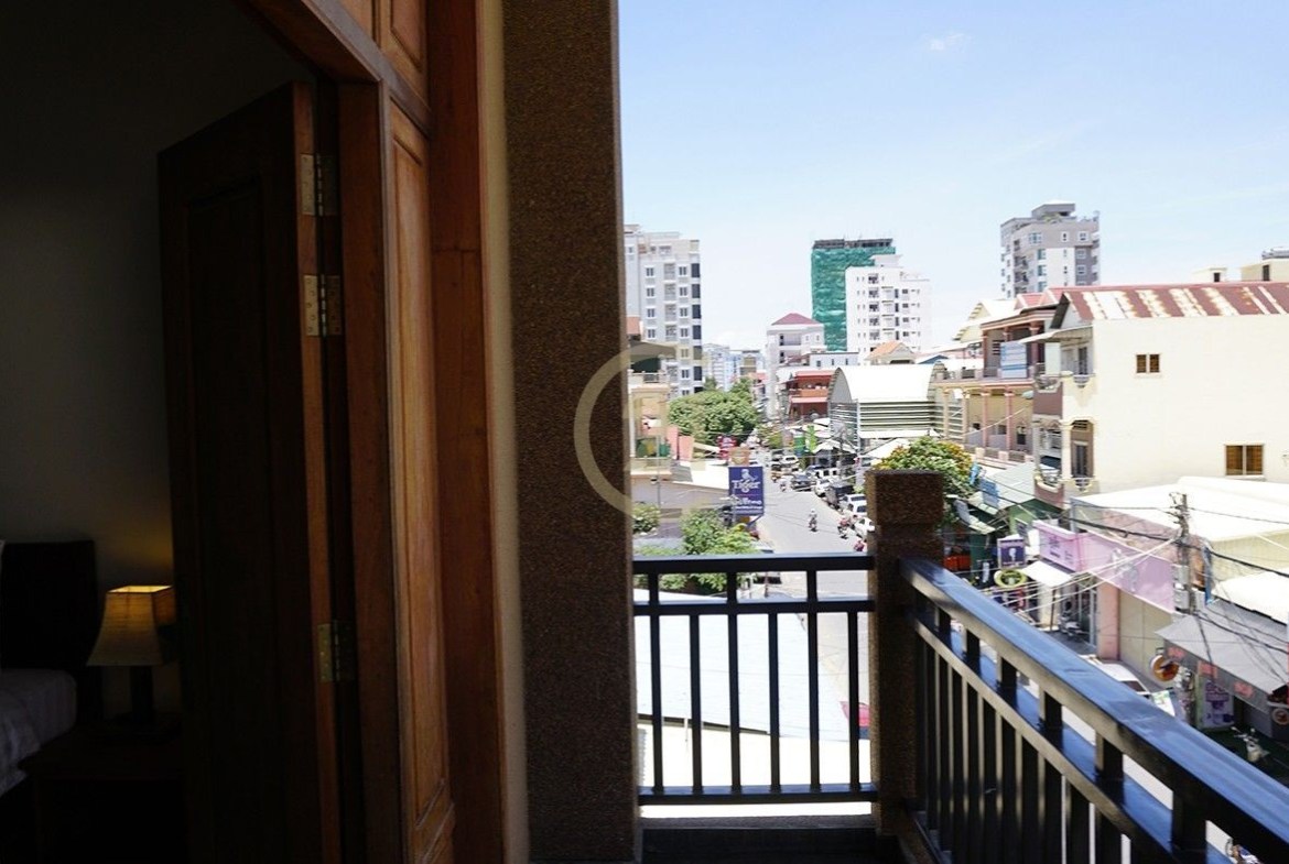 Spacious Studio Room with Balcony for Rent in TTP