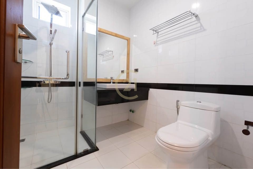 WESTERN THREE BEDROOM FOR RENT