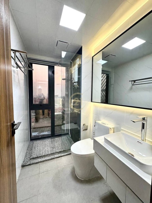 PRECIOUS THREE BEDROOM FOR REN