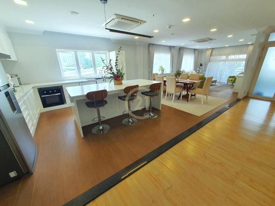 ELEGANT THREE BEDROOM FOR REN