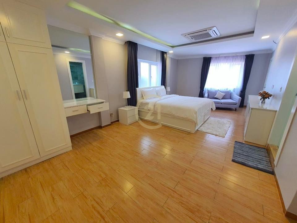 ELEGANT THREE BEDROOM FOR REN