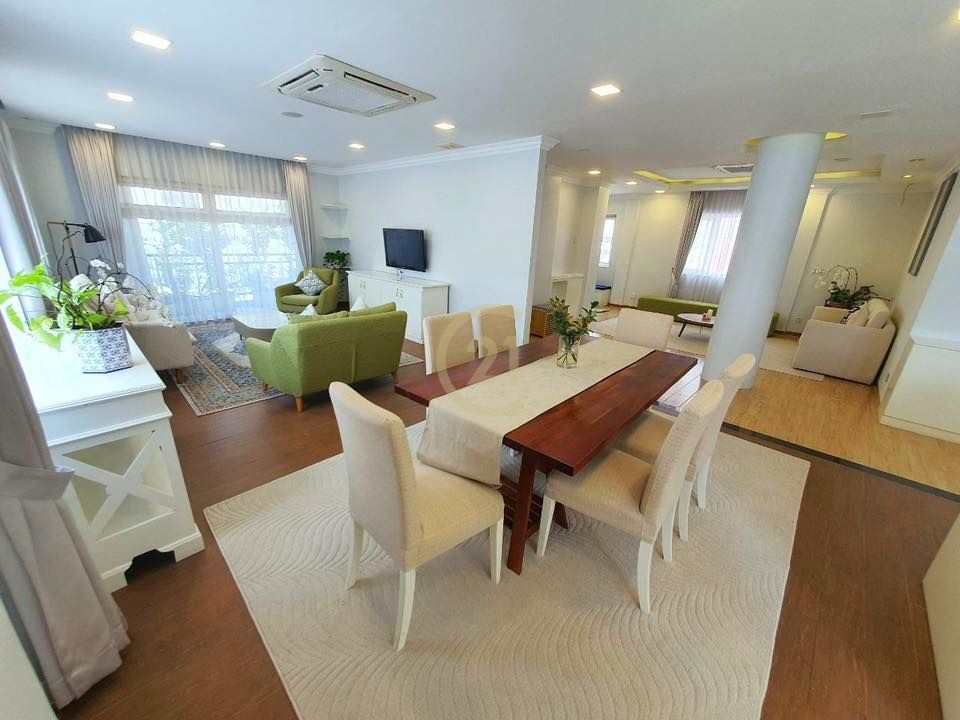 ELEGANT THREE BEDROOM FOR REN