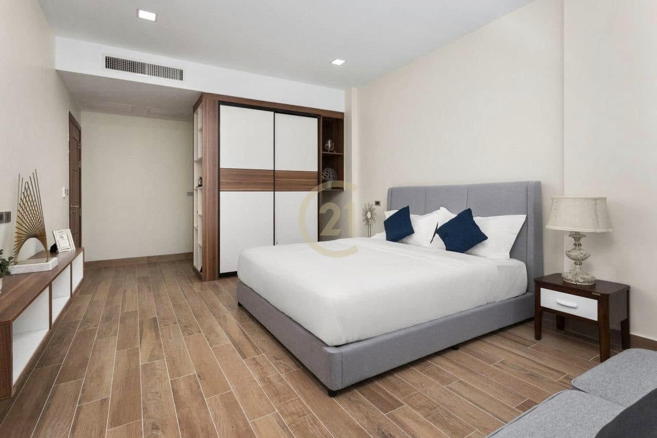 Spacious 3 Bedroom Apartment with Pool & Gym | Toul Svay Prey