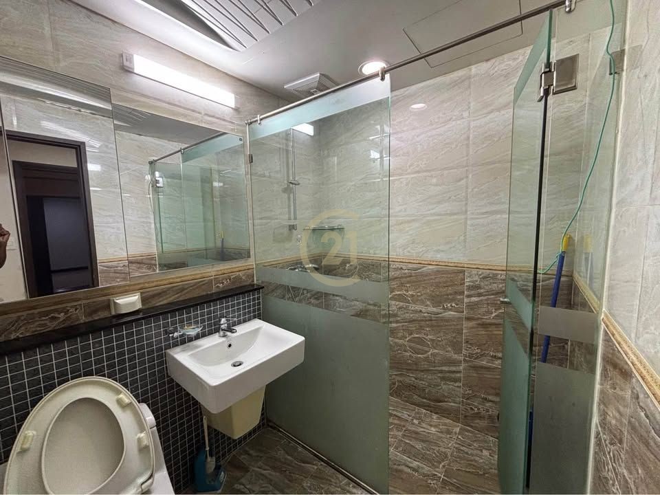 SPECIOUS THREE BEDROOM FOR RENT