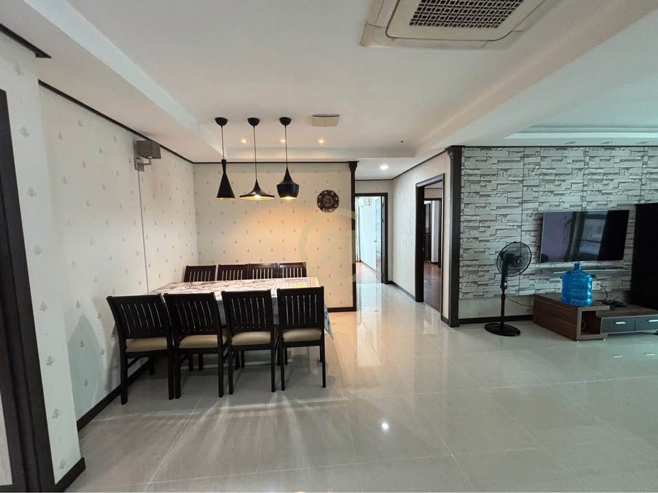 SPECIOUS THREE BEDROOM FOR RENT