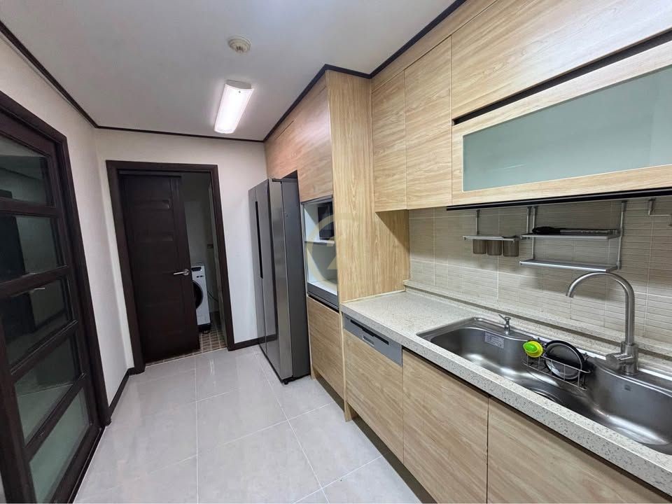 SPECIOUS THREE BEDROOM FOR RENT