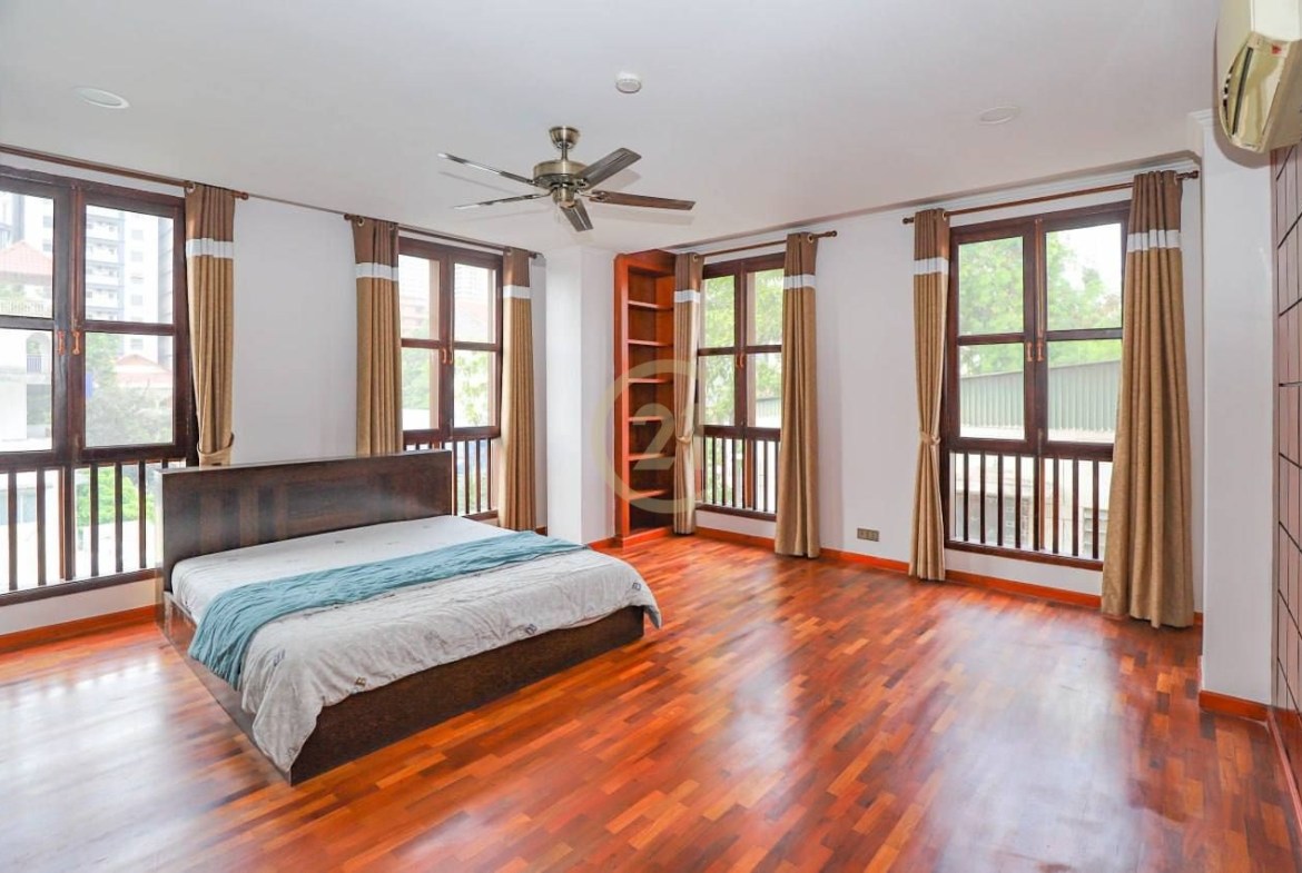 Spacious 3-Bedroom Serviced Apartment in BKK1