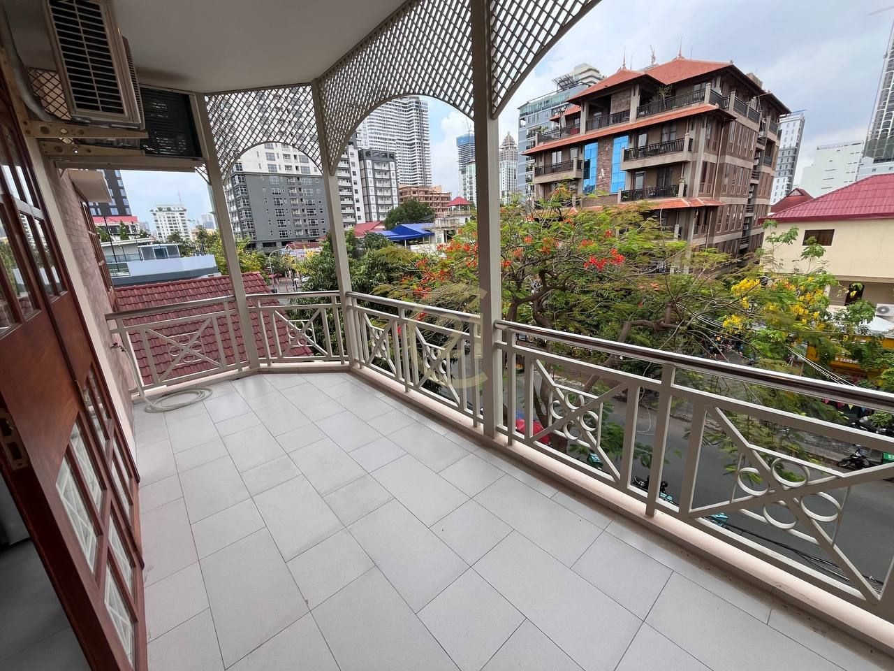 Luxury One Bedroom For Rent At BKK1