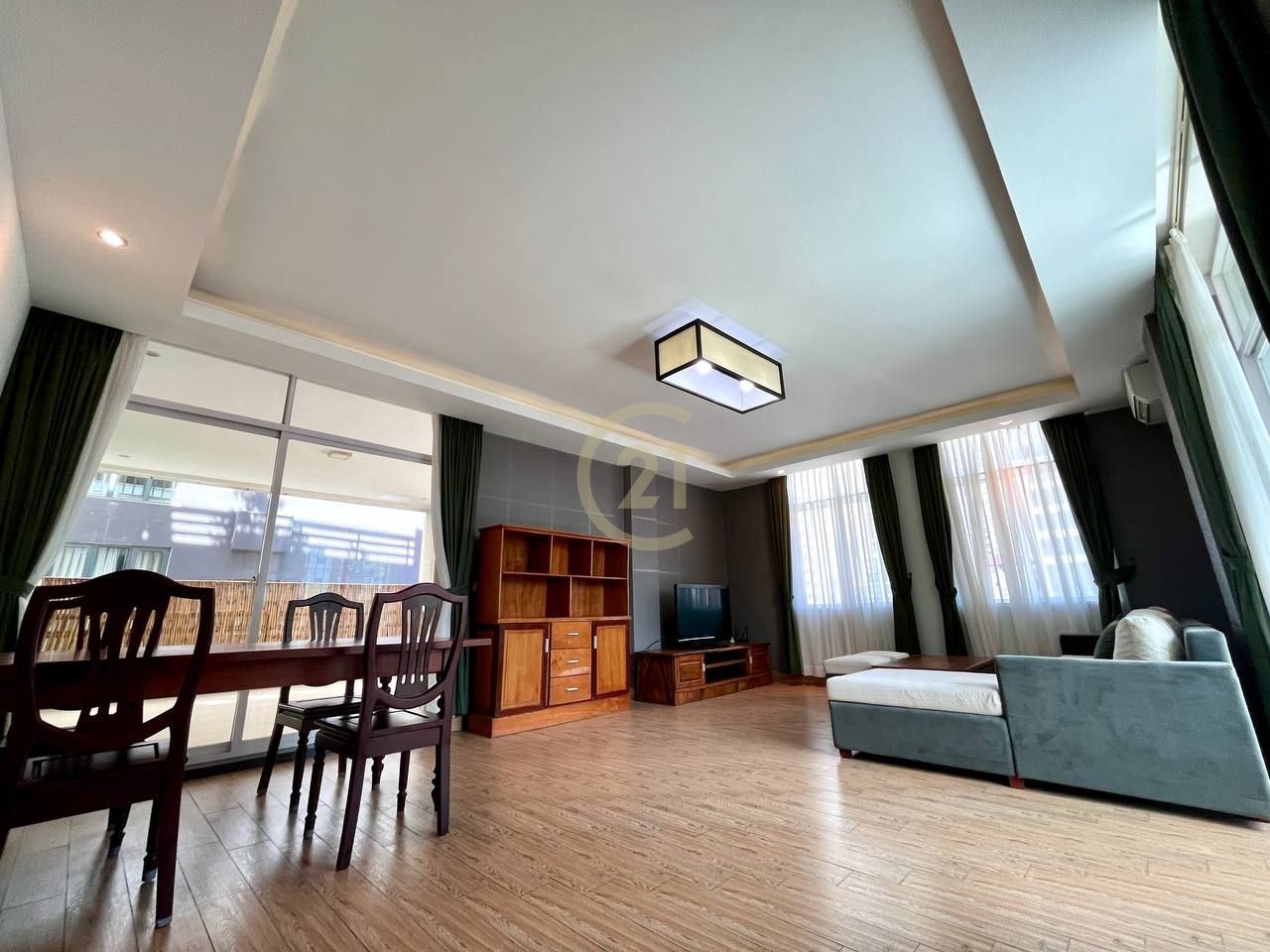 WESTERN THREE BEDROOM FOR RENT