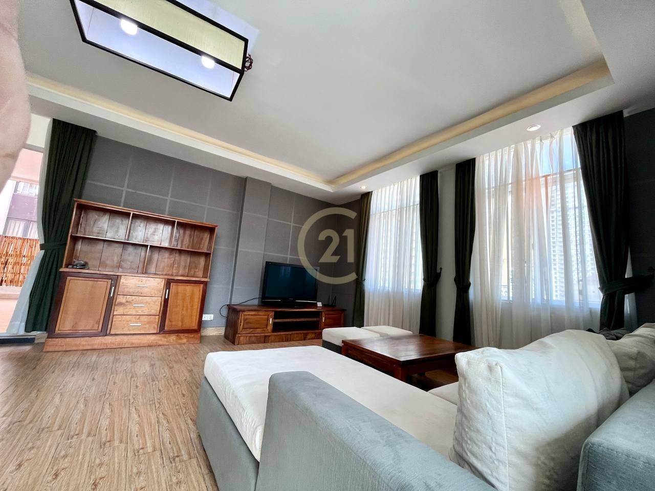 WESTERN THREE BEDROOM FOR RENT