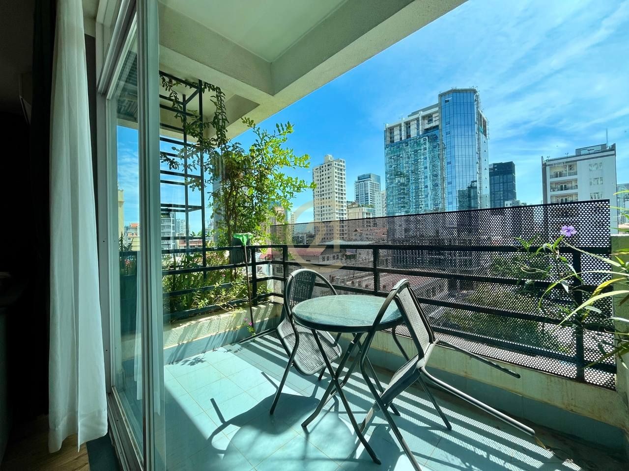 WESTERN THREE BEDROOM FOR RENT