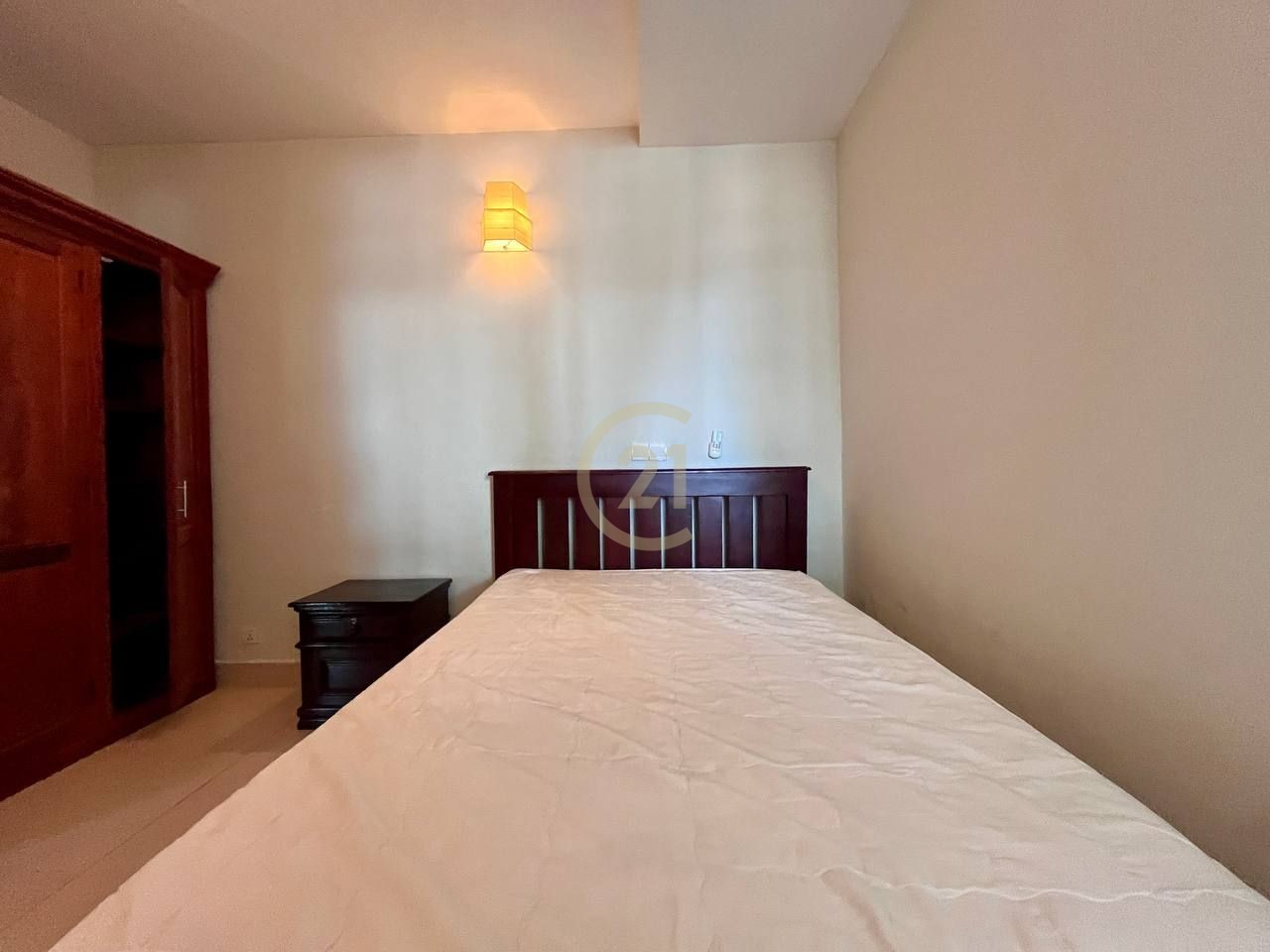 WESTERN THREE BEDROOM FOR RENT
