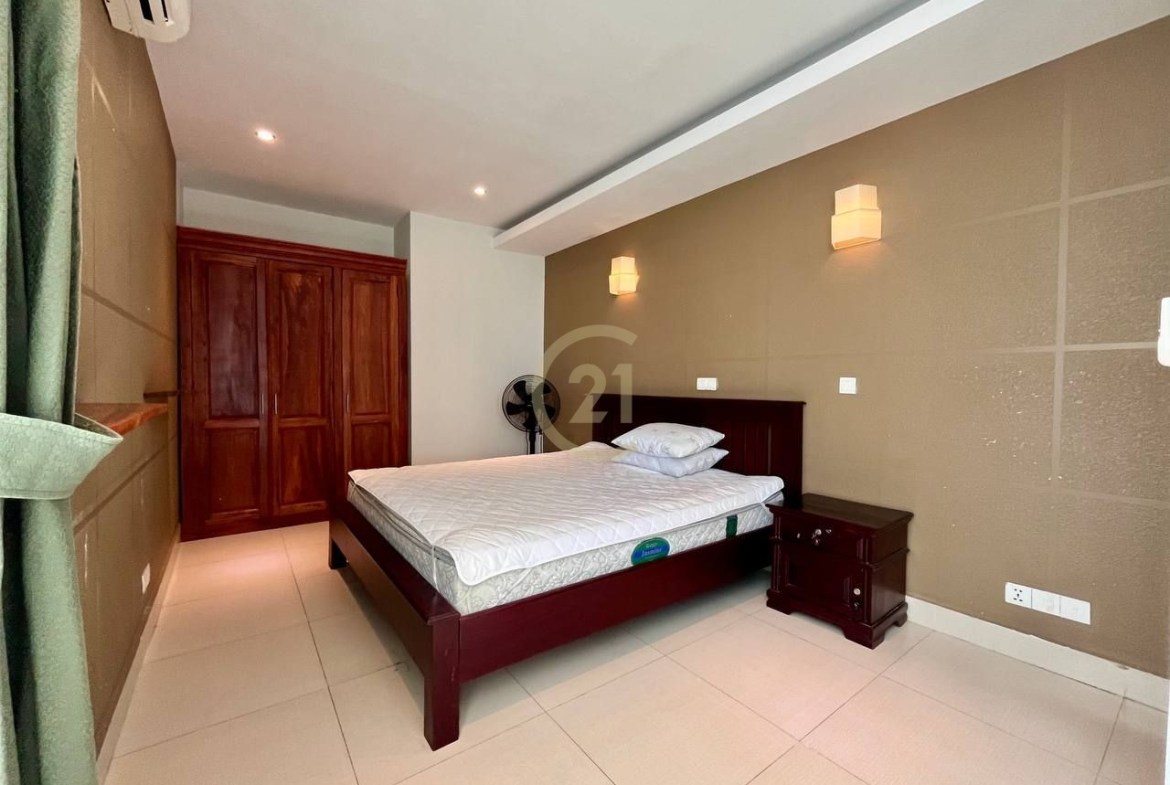 WESTERN THREE BEDROOM FOR RENT