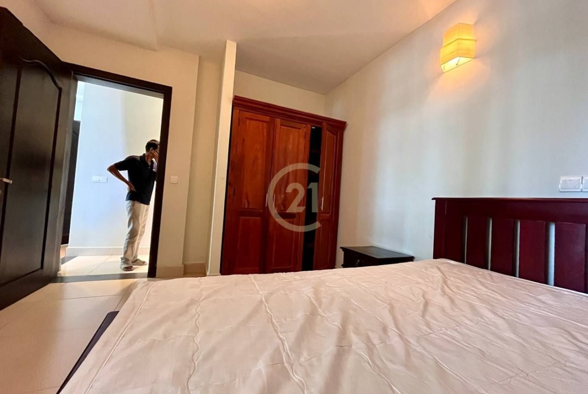 WESTERN THREE BEDROOM FOR RENT