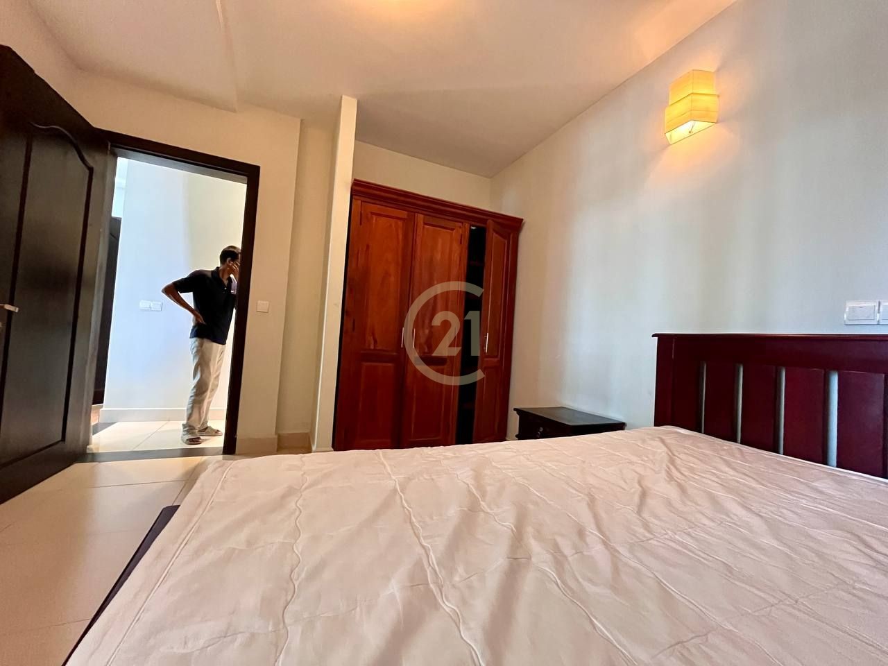 WESTERN THREE BEDROOM FOR RENT