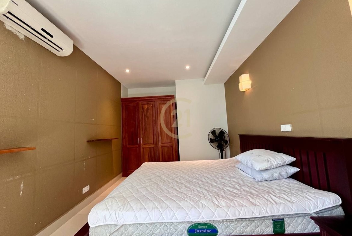 WESTERN THREE BEDROOM FOR RENT