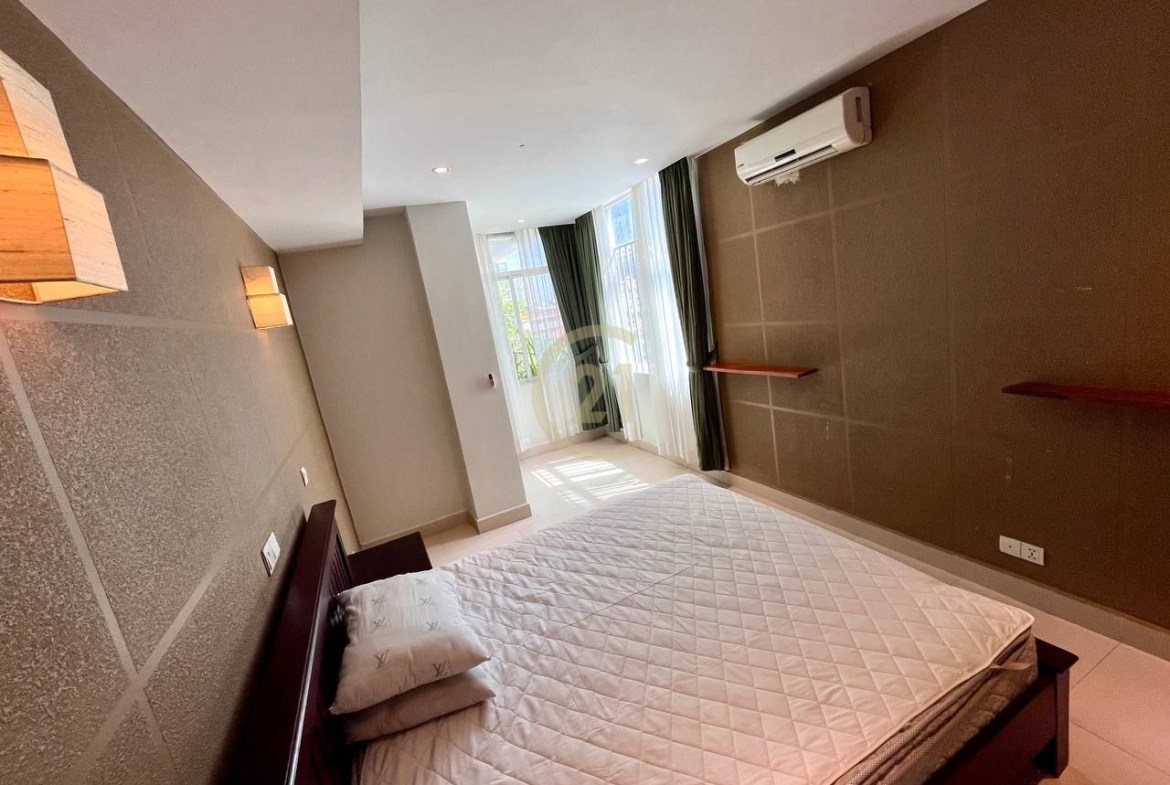WESTERN THREE BEDROOM FOR RENT