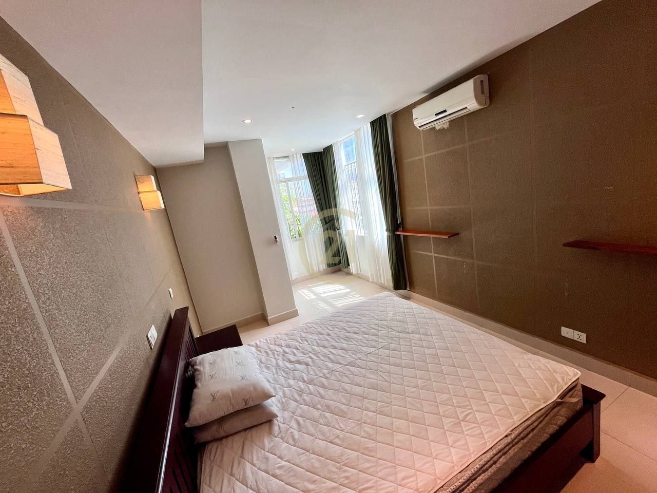 WESTERN THREE BEDROOM FOR RENT