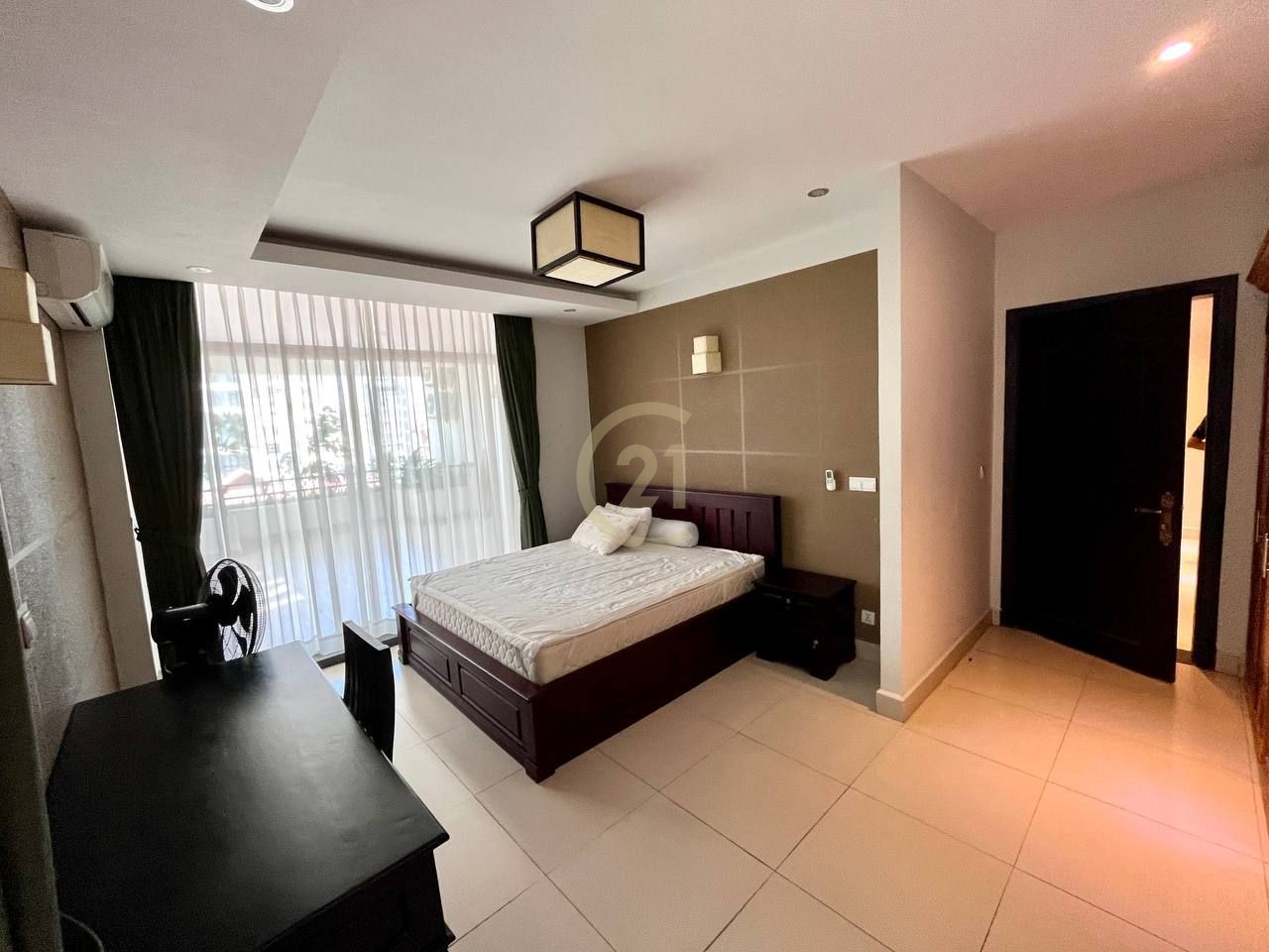 WESTERN THREE BEDROOM FOR RENT