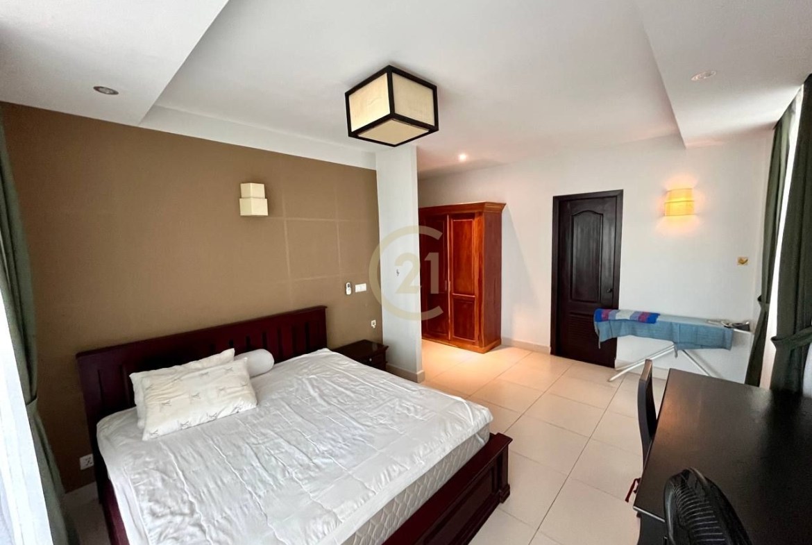 WESTERN THREE BEDROOM FOR RENT