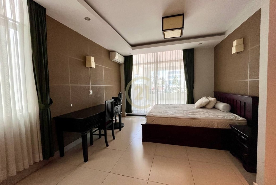 WESTERN THREE BEDROOM FOR RENT
