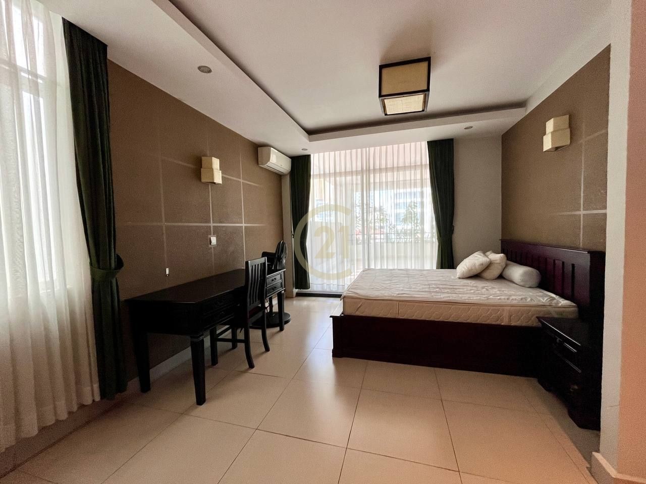 WESTERN THREE BEDROOM FOR RENT