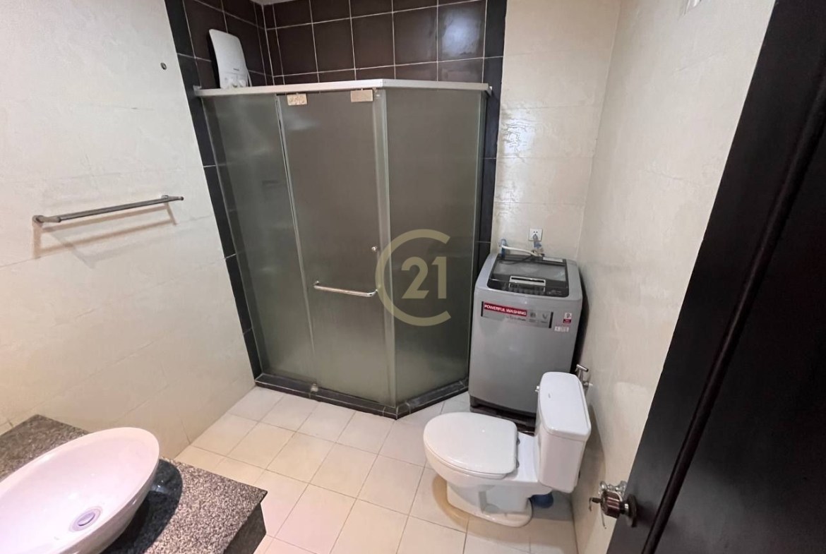 WESTERN THREE BEDROOM FOR RENT