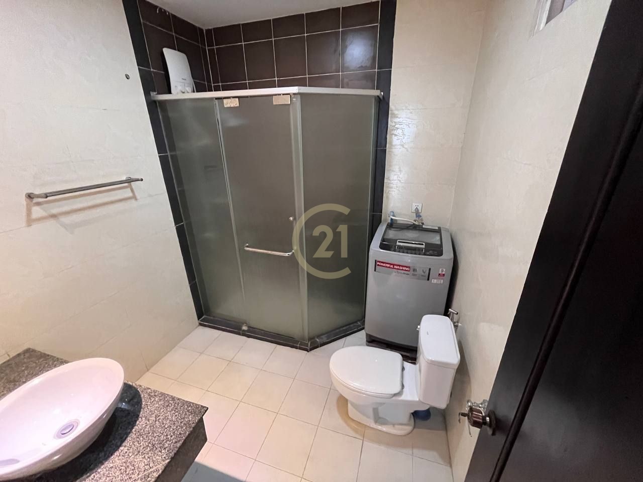 WESTERN THREE BEDROOM FOR RENT