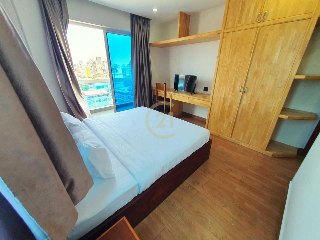 WESTERN THREE BEDROOM FOR RENT